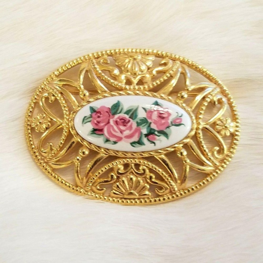 Vintage Avon Rosette Brooch Pin Porcelain Victorian Gold Tone Oval Rose 4354